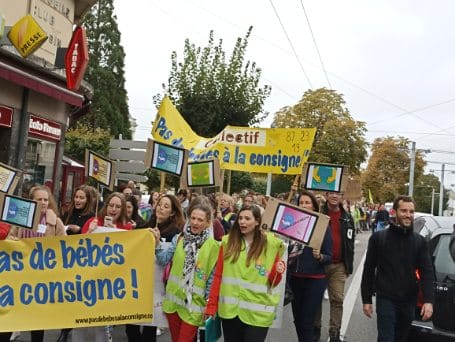Manifestation « pas de bébé à la consigne »